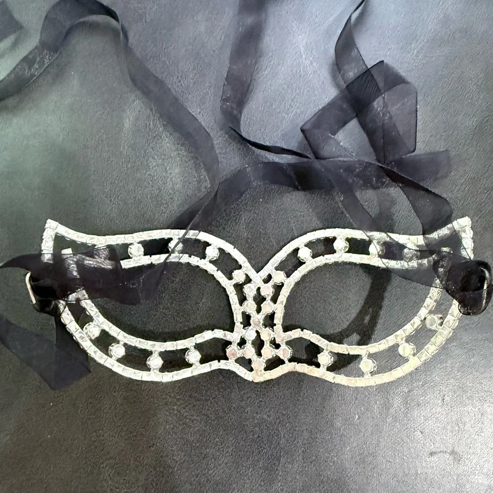 Elegant Crystal Masquerade Mask